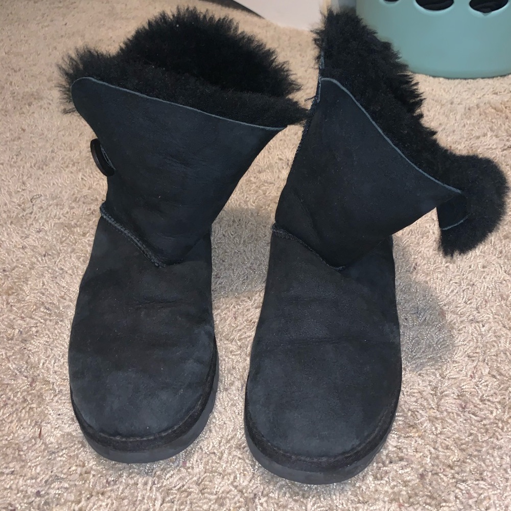 Black bailey button UGGs